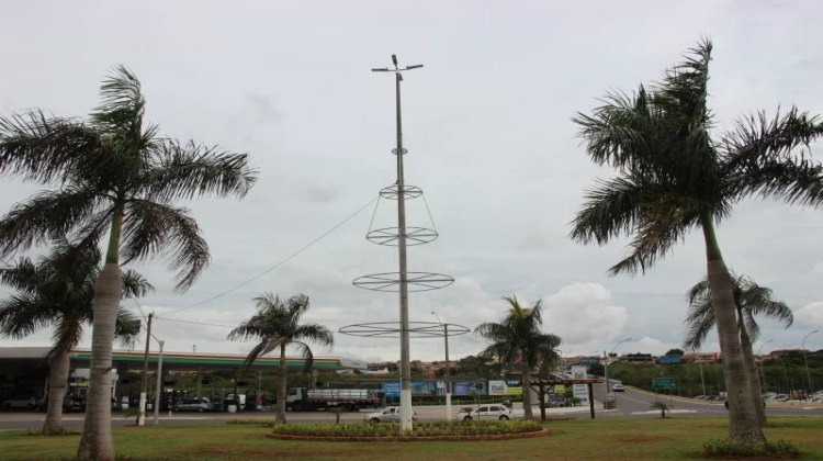 Notícia: Hortolândia terá árvore de Natal com 13 metros de altura